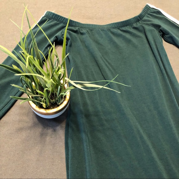 Green off shoulder dress - Picture 2 of 3